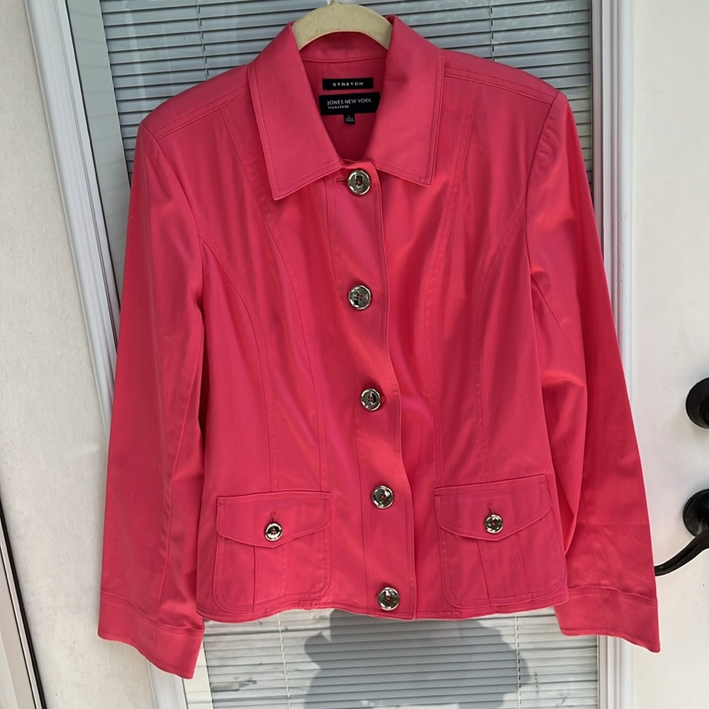 NWOT Jones New York Ladies Jacket. Vivid pink with silver buttons.